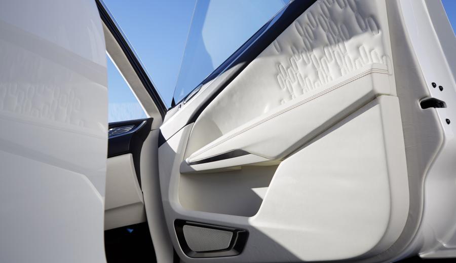  Lincoln MKC Concept 2013 года  (фото 11 из 39)